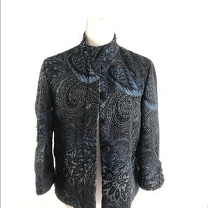 Chico’s Jacard ¾ sleeve short coat
Size 00